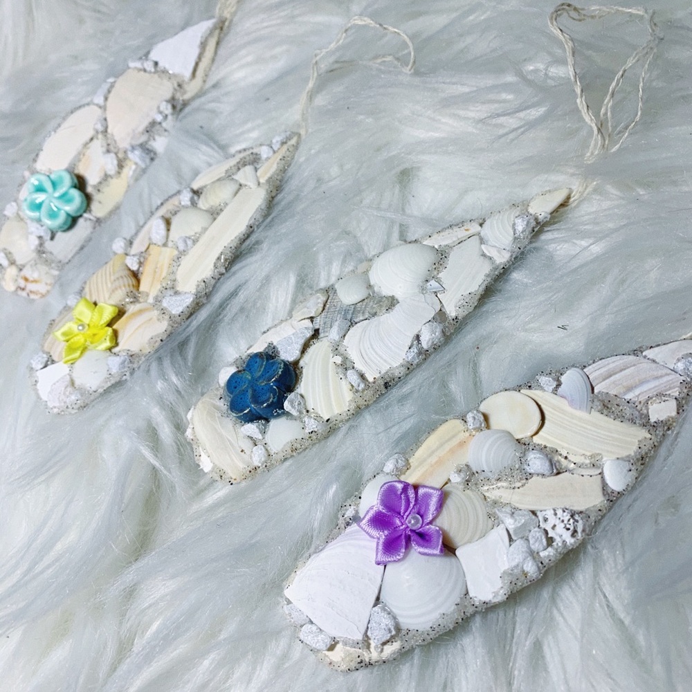 Surfboard Ornament Made of Seashells